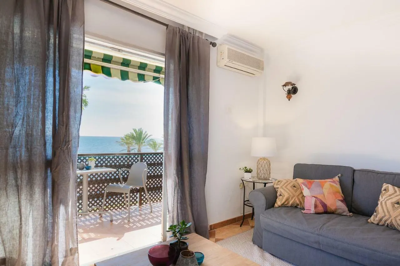 Apartamento En Primera Linea De Playa En Benalmadena