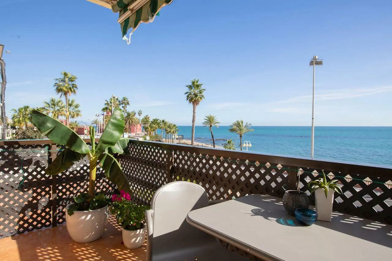 Apartamento En Primera Linea De Playa En Benalmadena